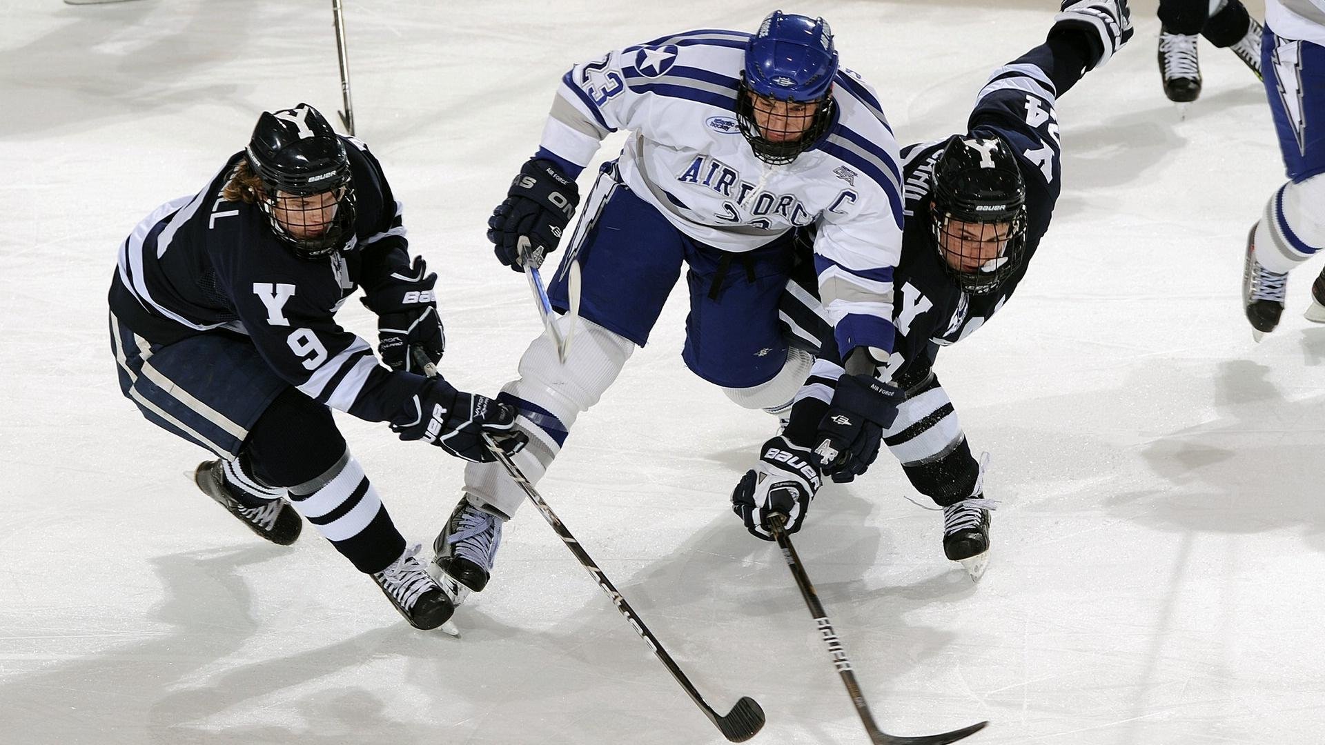德甲防守战术调整对中场控制力的影响分析,德甲中场球员